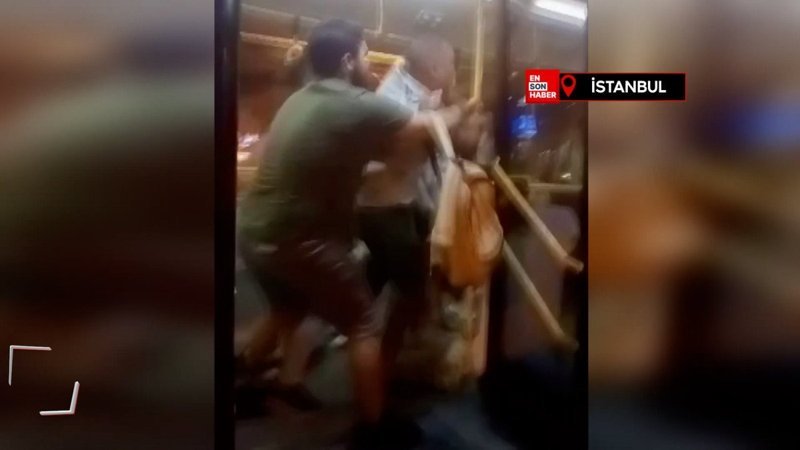 Kadıköy'de bebekli kadına saldıran erkek yolcu otobüsten atıldı