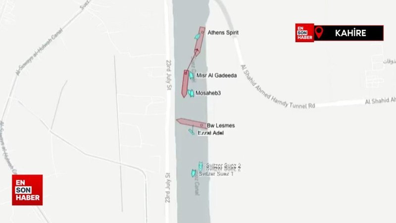 Süveyş Kanalı’nda karaya oturan gemiye petrol tankeri çarptı