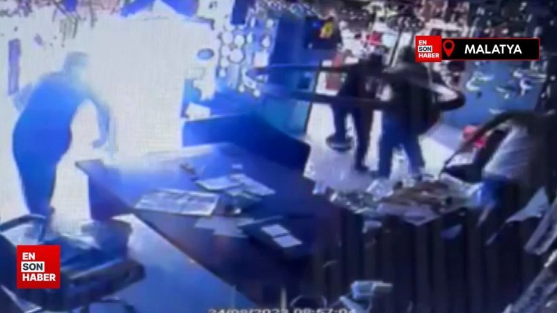 Malatya'da 5 büyüklüğündeki deprem kamerada