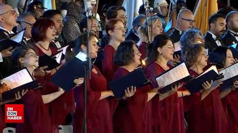 Cumhuriyet'in 100. yılına özel hazırlanan marş seslendirildi