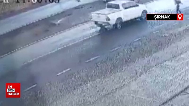 Şırnak'ta kaza yapan sürücüyü kurtarırken başka araç çarptı