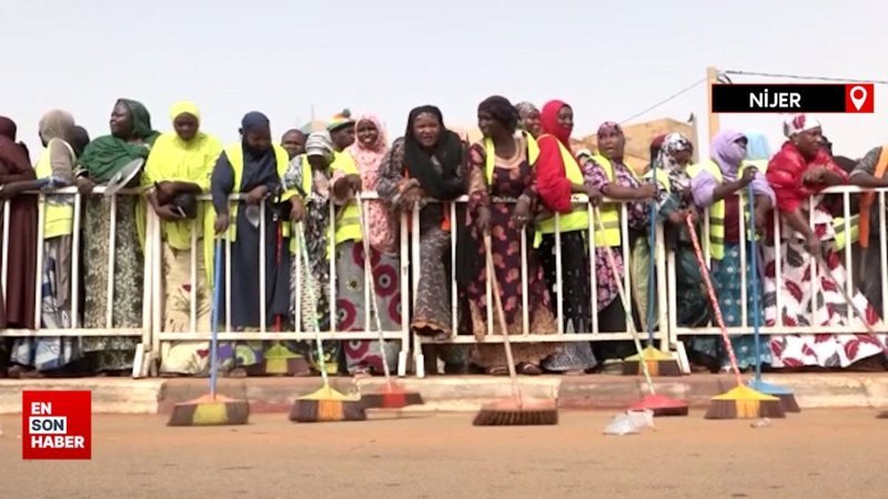 Nijerli kadınlar, Fransız askeri varlığına tepki gösterdi
