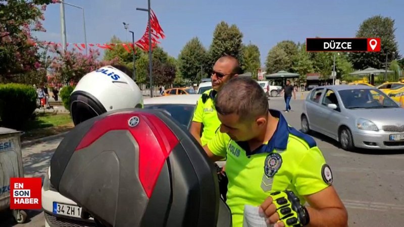 Polisten 2 çocuğunu araçta bırakıp, giden anneye tepki