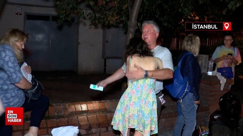 İstanbul'da 5 katlı otelde yangın paniği: 40 turist tahliye edildi