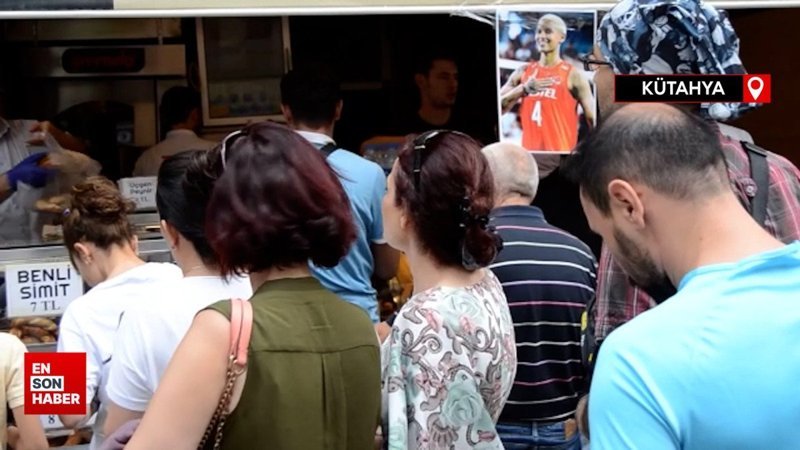 Kütahya'da 'Melissa Vargas'a nazar değmesin' diye simit dağıtıldı