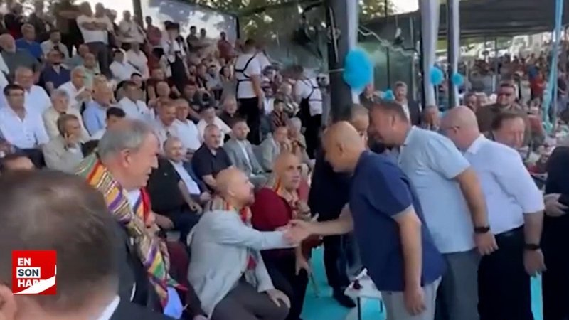 Bilal Erdoğan, etkinlikte karşılaştığı Turhan Çömez'in elini havada bıraktı