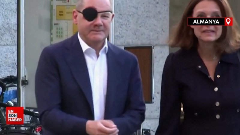 Almanya Başbakanı Scholz, ilk iş gününde siyah göz bandı taktı