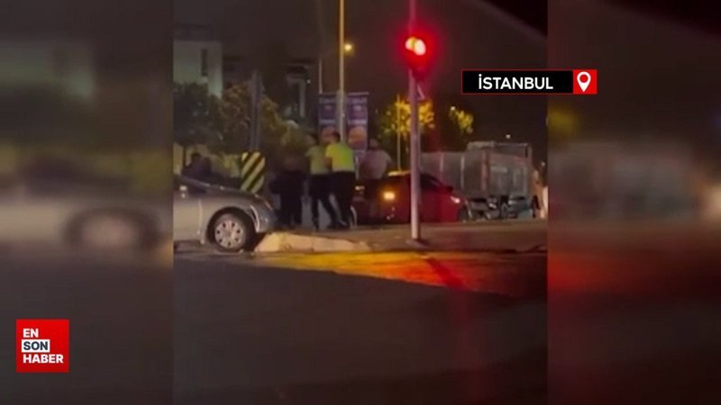İstanbul'da kaza yaptılar, geç gelen ambulansa sinirlenip polise saldırdılar