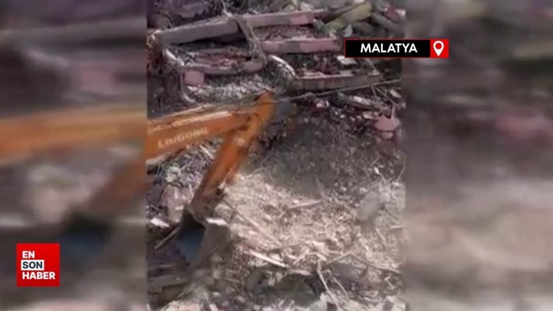 Malatya’da yıkımı yapılan ağır hasarlı bina, sağlam binaya zarar verdi