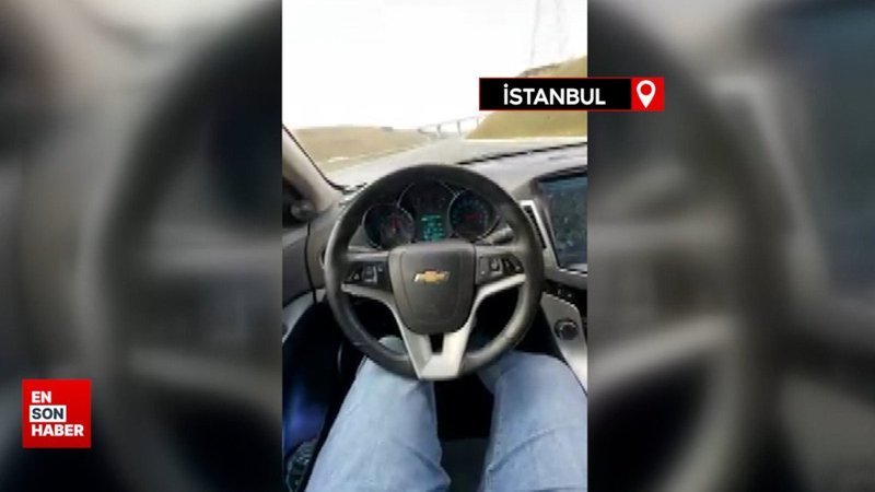 İstanbul'da direksiyonu bırakarak araç kullanan sürücü