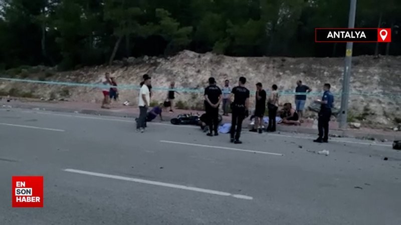Antalya'da motosikletler kafa kafaya çarpıştı
