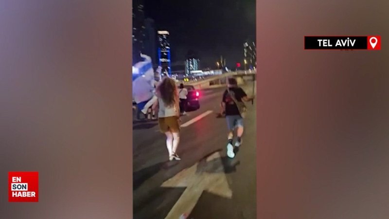 İsrail'de otomobil göstericilerin arasına daldı