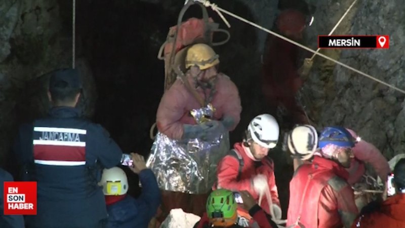 Mersin'de mağarada rahatsızlanan ABD'li dağcı 9 gün sonra çıkartıldı