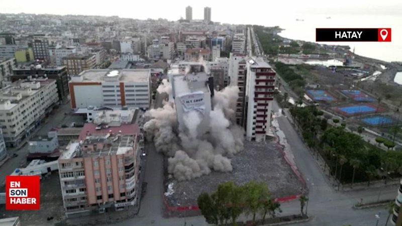 Hatay'da 13 katlı bina patlatma yöntemiyle yıkıldı