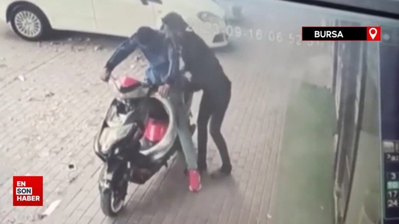 Bursa’da hırsızlık yapıp kaçmaya çalışan 2 kişi elektrikli bisikletten düştü