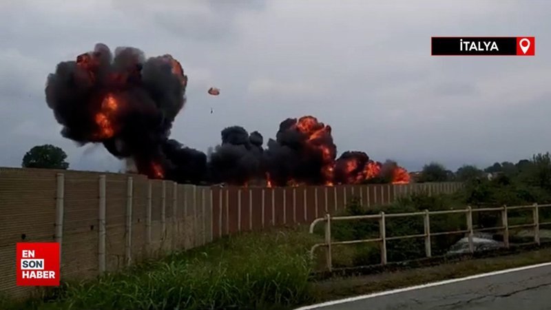 İtalya'da akrobasi uçağı düştü