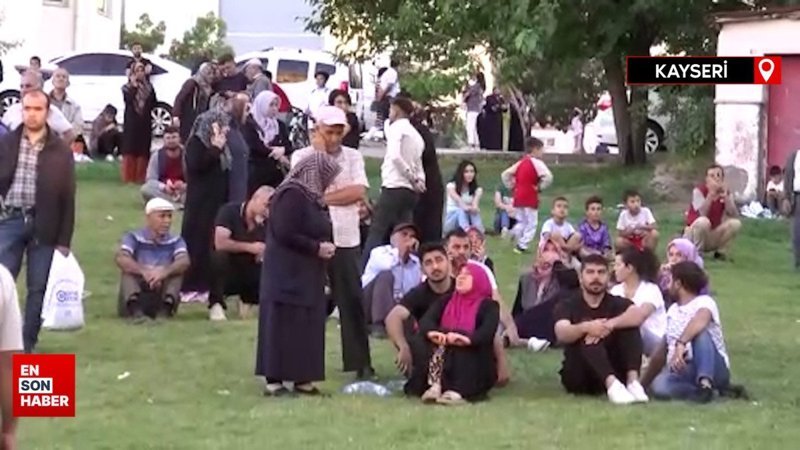 Kayseri’de yangını film izler gibi izlediler