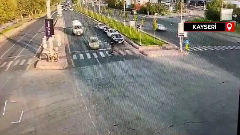 Kayseri'de önce otomobil, ardından minibüsün çarptığı skuterli Hasan öldü