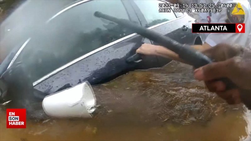 ABD'de sel felaketi: Suya gömülen sürücüye camı kırarak müdahale ettiler