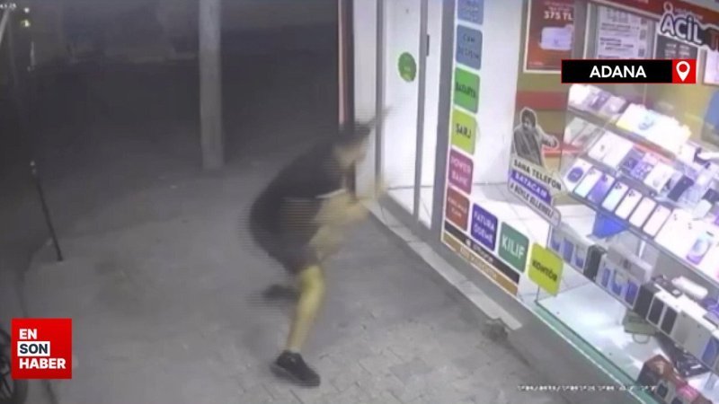 Adana'da hasımlarından kaçıp telefoncuya sığınan adama kurşun yağmuru