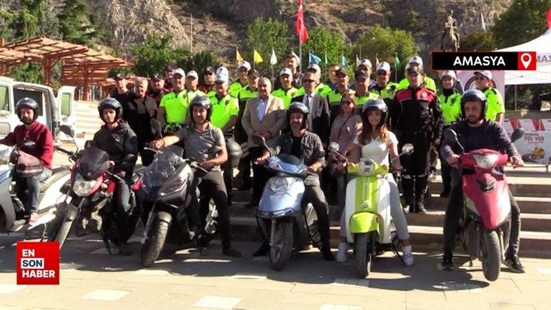 Amasya’da polisler ceza yazmak yerine kask hediye ettiler