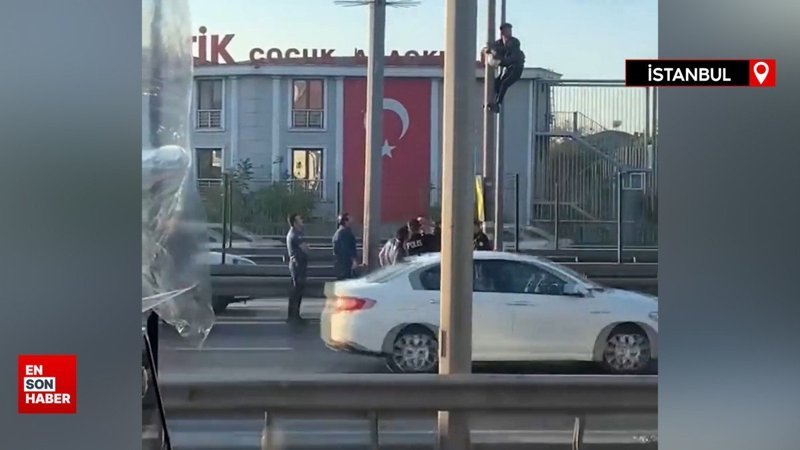 Bahçelievler'de E-5'te aydınlatma direğine çıkan şahıs trafiği kilitledi