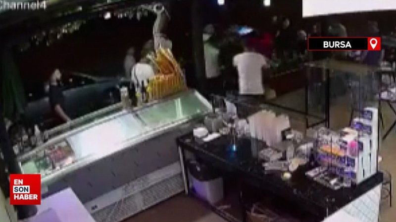 Bursa'da yoldan geçen kadına sözlü tacizde bulunan şahısa esnaf dayağı