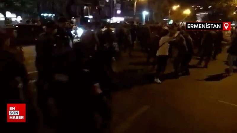 Erivan'da Paşinyan'ın istifası isteyen göstericilere Ermeni polisinden sert müdahale