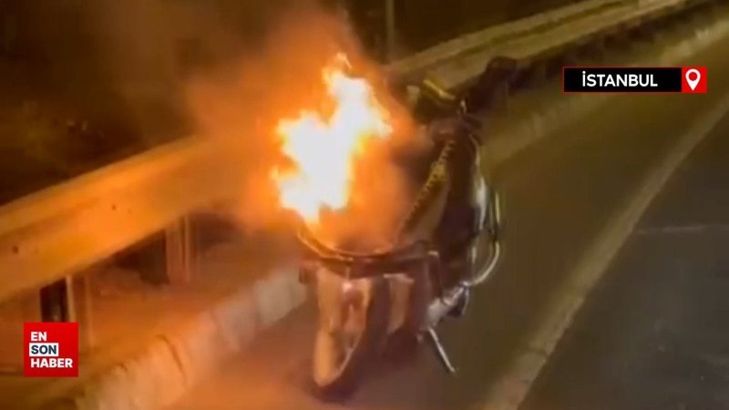 Beyoğlu'nda kuryenin motosikleti alev alev yandı