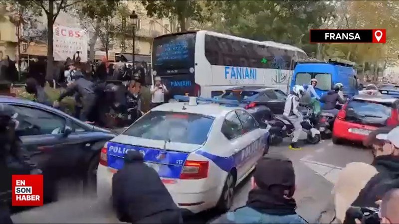 Fransa'da polis şiddetine karşı düzenlenen protestoda polisler kaçtı