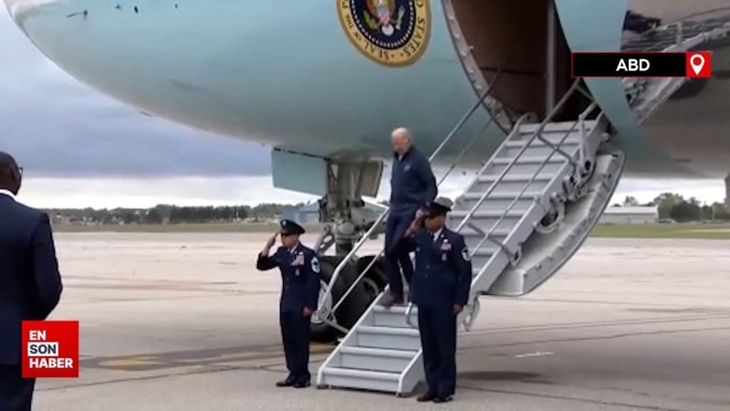 ABD Başkanı Biden, uçaktan indiği sırada az daha düşüyordu