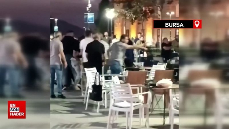 Bursa'da yan baktın meselesi: Biri sandalye fırlattı diğeri kılıç çekti
