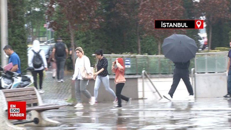 İstanbullular güne yağmurla uyandı