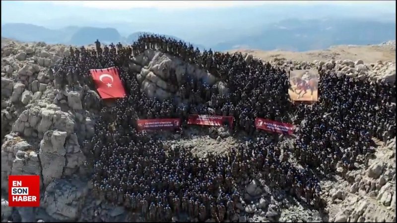 Mehmetçikten Davraz Dağı'na zirve tırmanışı: Marş okudular