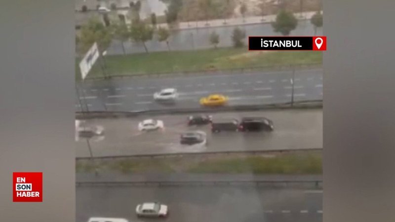 İstanbul’da yağış sonrası oluşan su birikintisi kazaya neden oldu