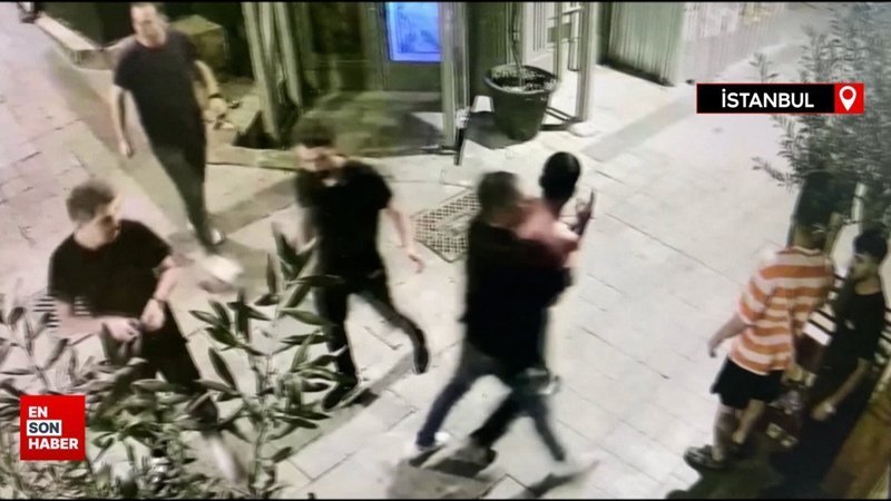 İstanbul'da kapalı dükkan önünde oturan arkadaşlara çivili sopayla saldırı