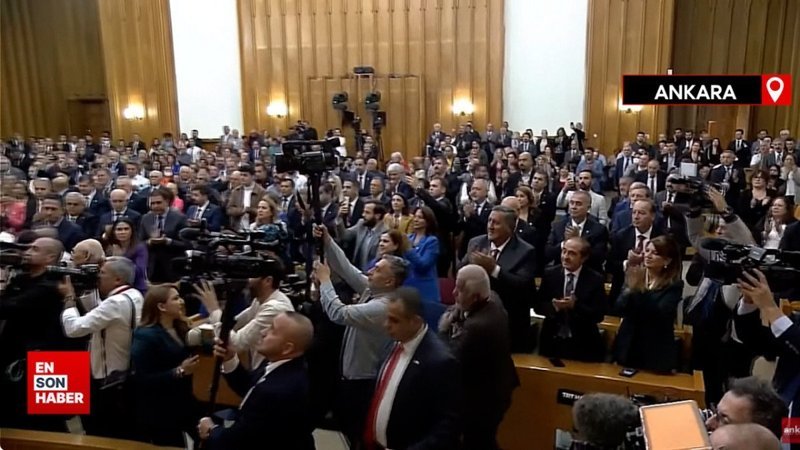 Kemal Kılıçdaroğlu grup toplantısında konuşması öncesi ayakta alkışlandı