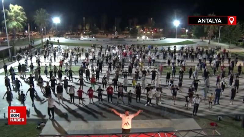 Antalya, Cumhuriyet'in 100. yılı için özel zeybek dansı hazırladı