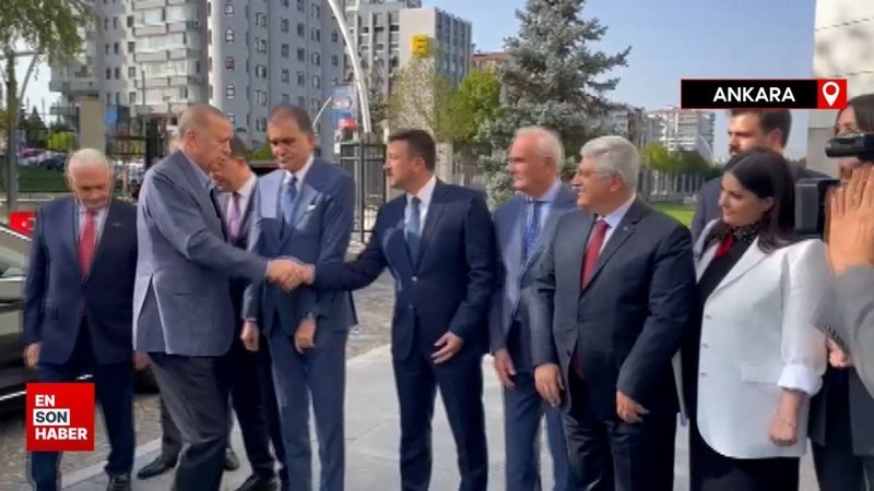 Cumhurbaşkanı Erdoğan AK Parti Genel Merkezi'ne geldi