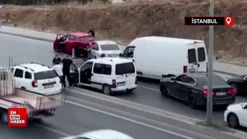 Esenyurt’ta trafiği kilitleyen kavga kamerada