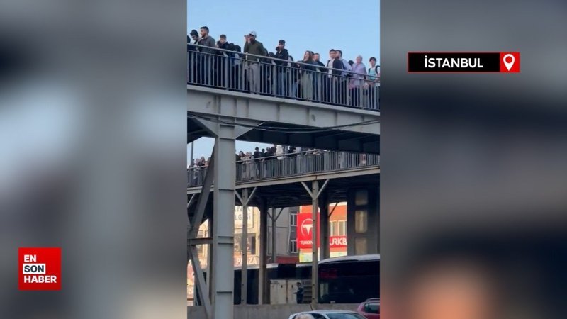 İstanbul'da geç gelen metrobüsler sabah saatlerinde vatandaşları mağdur etti