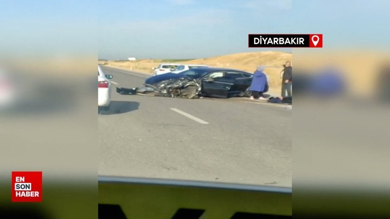 Diyarbakır'da hafif ticari araç otomobille çarpıştı