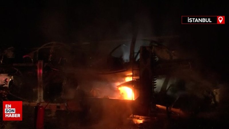 İstanbul Tuzla'da tır dorsesindeki 6 lüks araç kül oldu