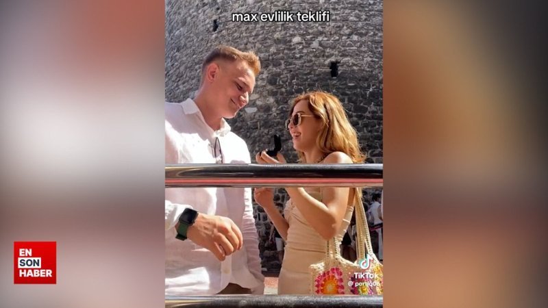 İstanbul'da genç kız erkek arkadaşına evlenme teklifi etti
