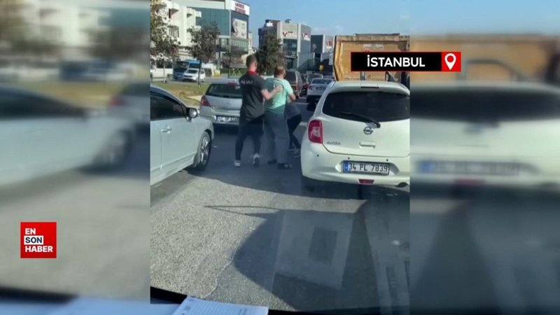 Pendik'te trafikte sopalı kavgalar kamerada