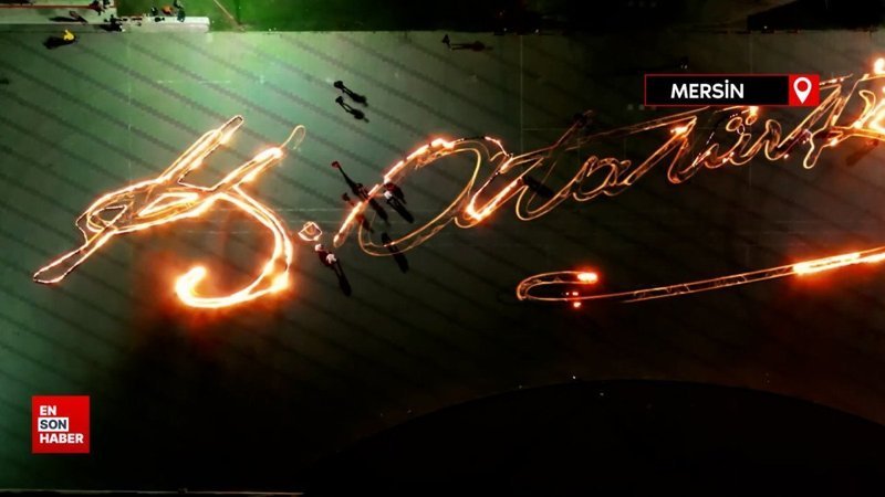 3 bin metrekare alanda meşaleler ile Atatürk'ün imzası oluşturuldu