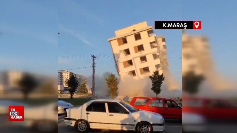 Kontrollü yıkım kontrolden çıktı, elektrik direkleri enkaz altında kaldı