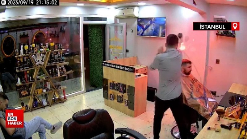 İstanbul'da müşterinin saçını kuruturken alev alan fön makinesi kamerada