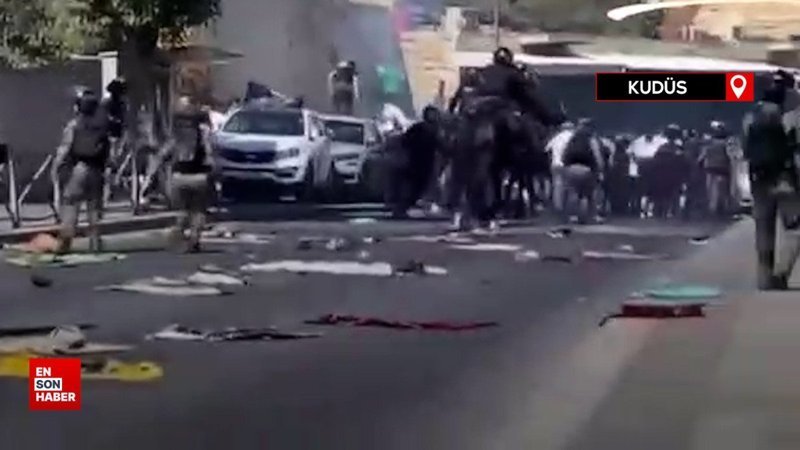 İsrail polisinden Mescid-i Aksa'da Filistinlilere saldırı