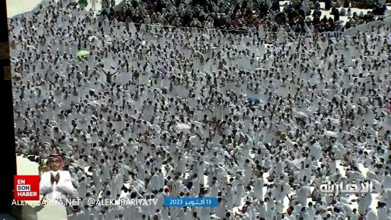 Kabe İmamı Şeyh Hayyat, Filistinlilere dua ederken gözyaşlarına boğuldu